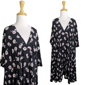 Torrid Floral Print V Neck Flutter Sleeve Tunic Dress Black 5 Black Cream